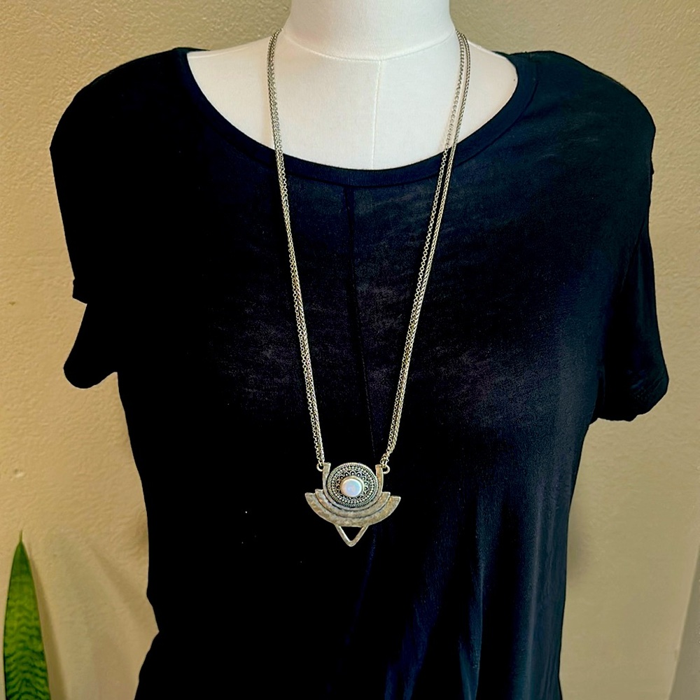 Silver statement necklace with Opal pearl stone